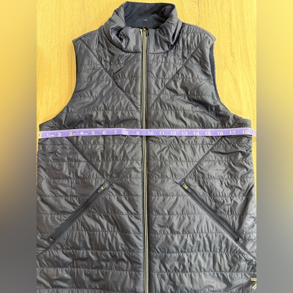 New Balance® for J.Crew vest Medium Navy Blue Warm Layer Running Hiking Camp - Picture 11 of 11